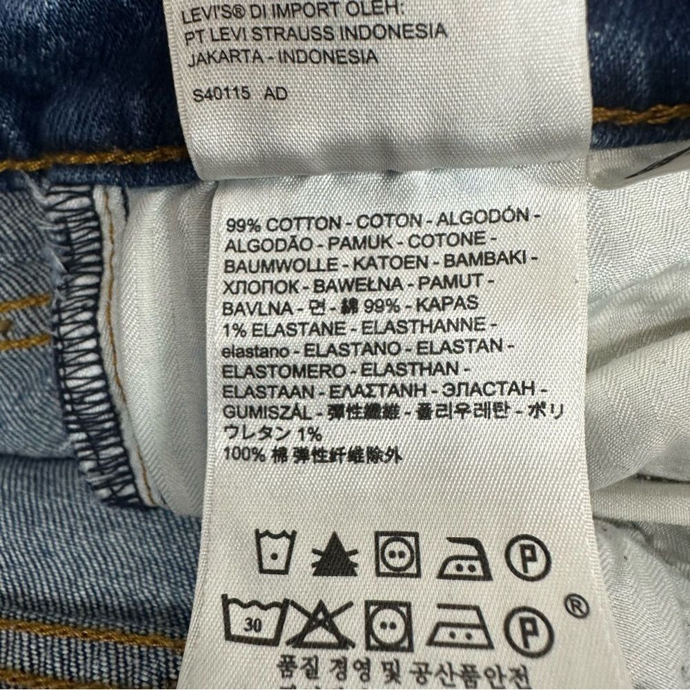 Levi's size 26 Wedgie Straight Distressed Jeans in Lasting Impression Wash - Picture 13 of 14